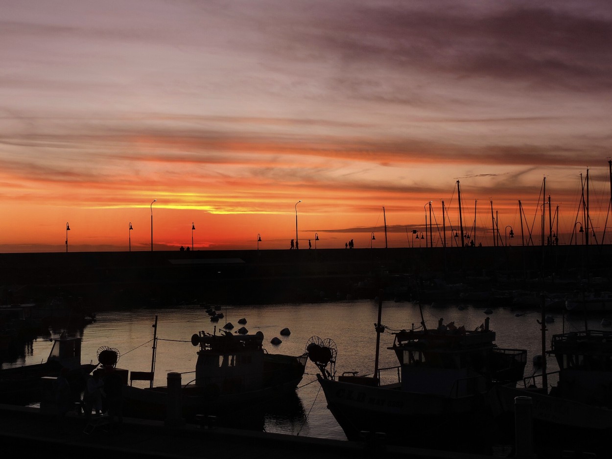 "Atardecer en el puertito" de Carlos Olivares