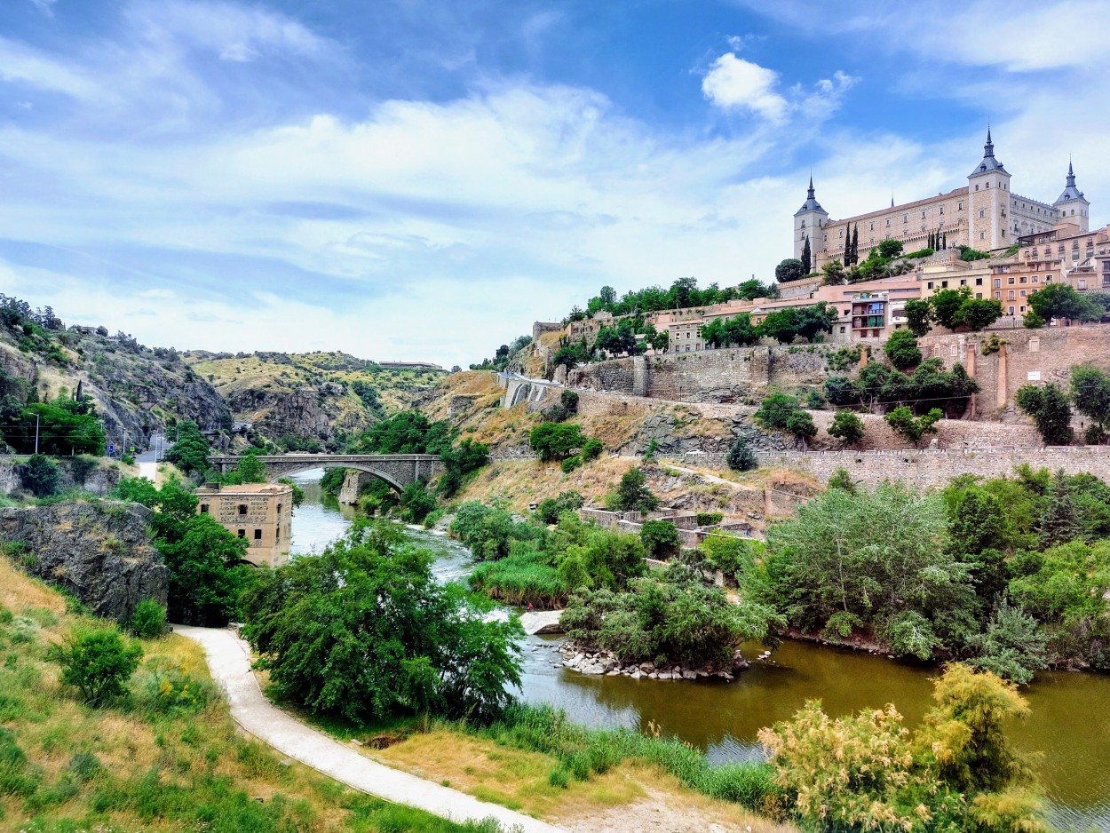 "Paisaje medieval" de Lidia Marence