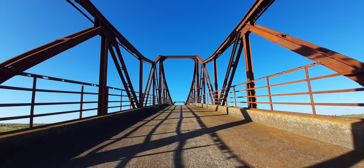 "Puente de hierro cado" de Juan Carlos Viegas