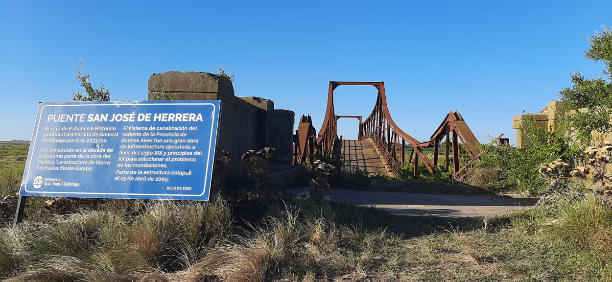 "Puente de hierro cado II" de Juan Carlos Viegas