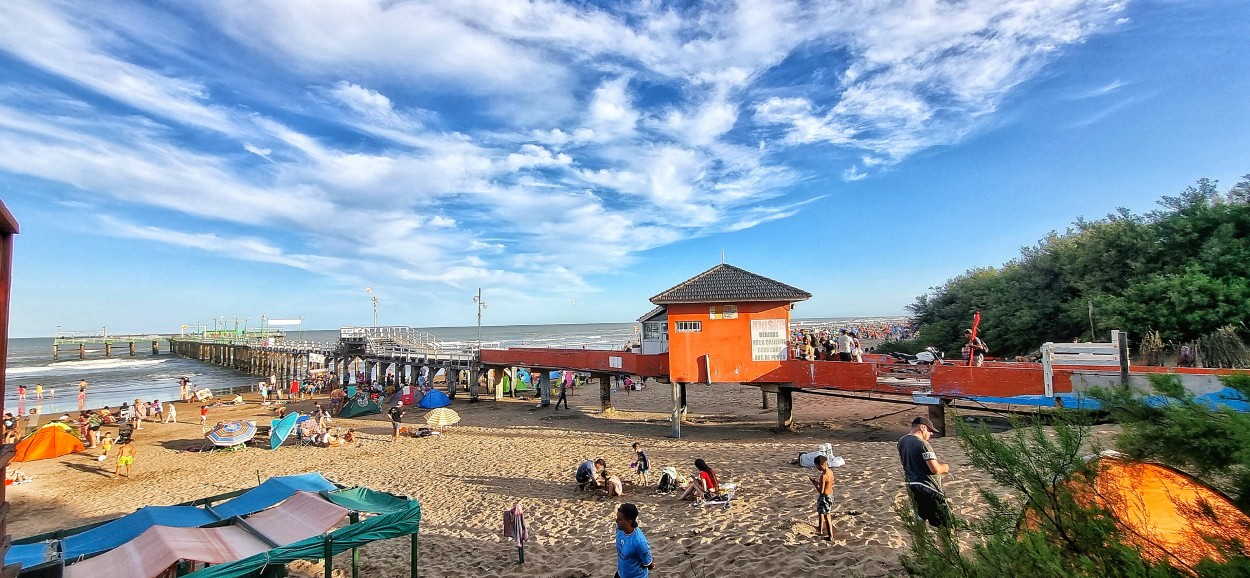 "Playa y Muelle" de Oscar Cuervo