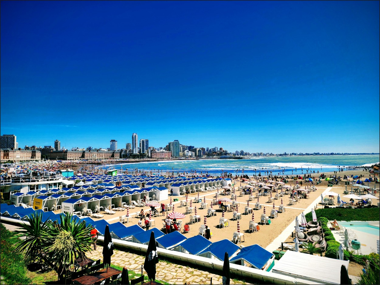 "Panormica de Mar del Plata..." de Mara Ins Hempe