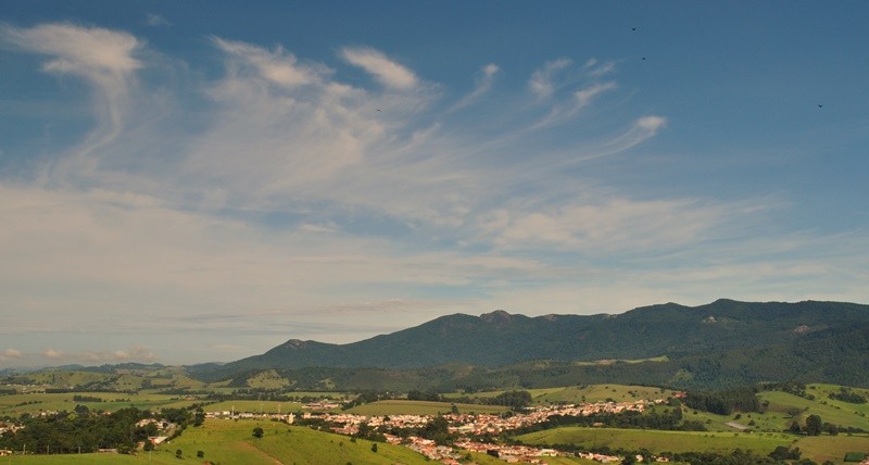 "Parte da minha cidade, vista do novo mirante...ler" de Decio Badari