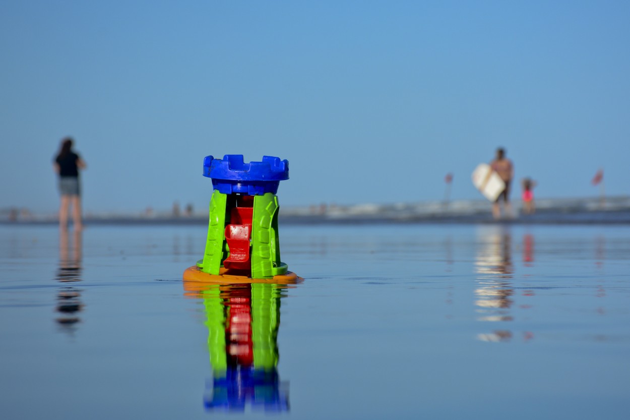 "Jugando en la playa" de Osvaldo Sergio Gagliardi