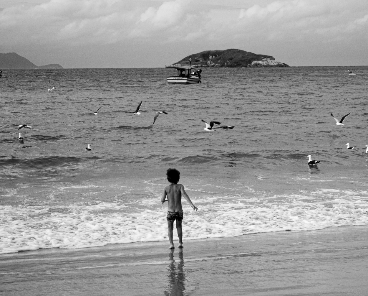 "La inocencia del nio frente al mar" de Camila Alice