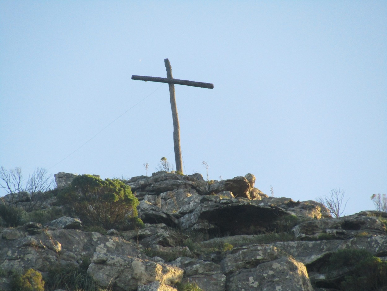 "Cruz en la cima" de Miguel Angel Palermo