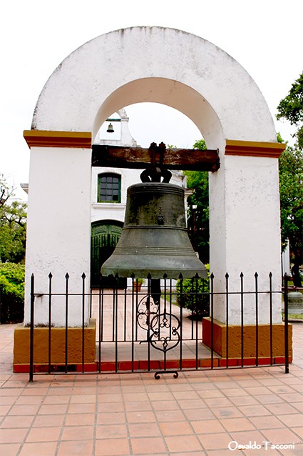 "Campanas" de Osvaldo Eduardo Tacconi