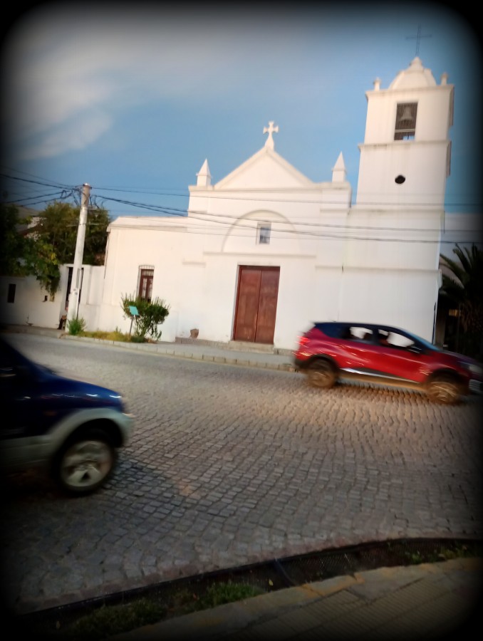 "Iglesia en Merlo (San Luis)." de Daniela Romani