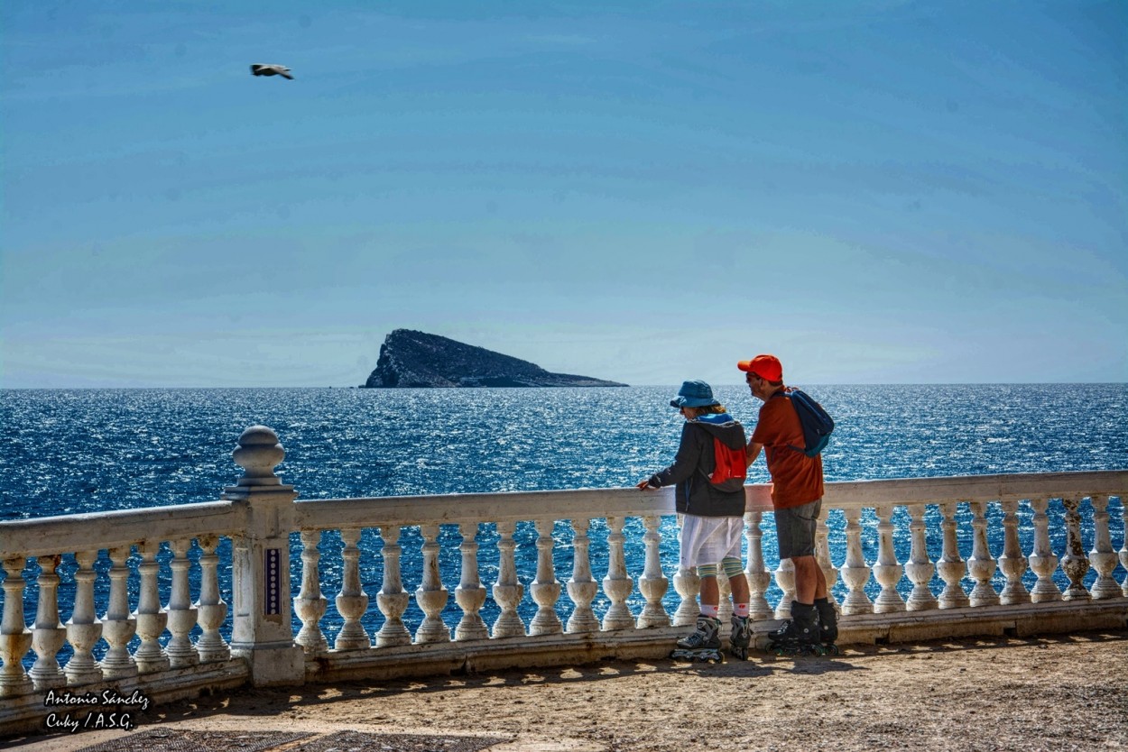 "**Mirando al Mar **" de Antonio Snchez Gamas (cuky A. S. G. )