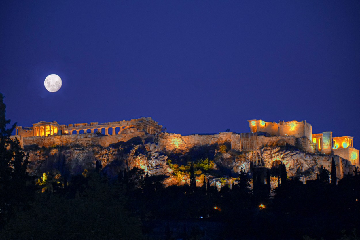 "Luna griega" de Daniel Oliveros