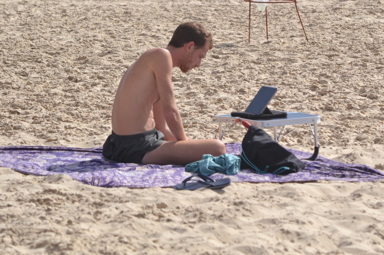 "BEACH OFFICE" de Marcelo Levit