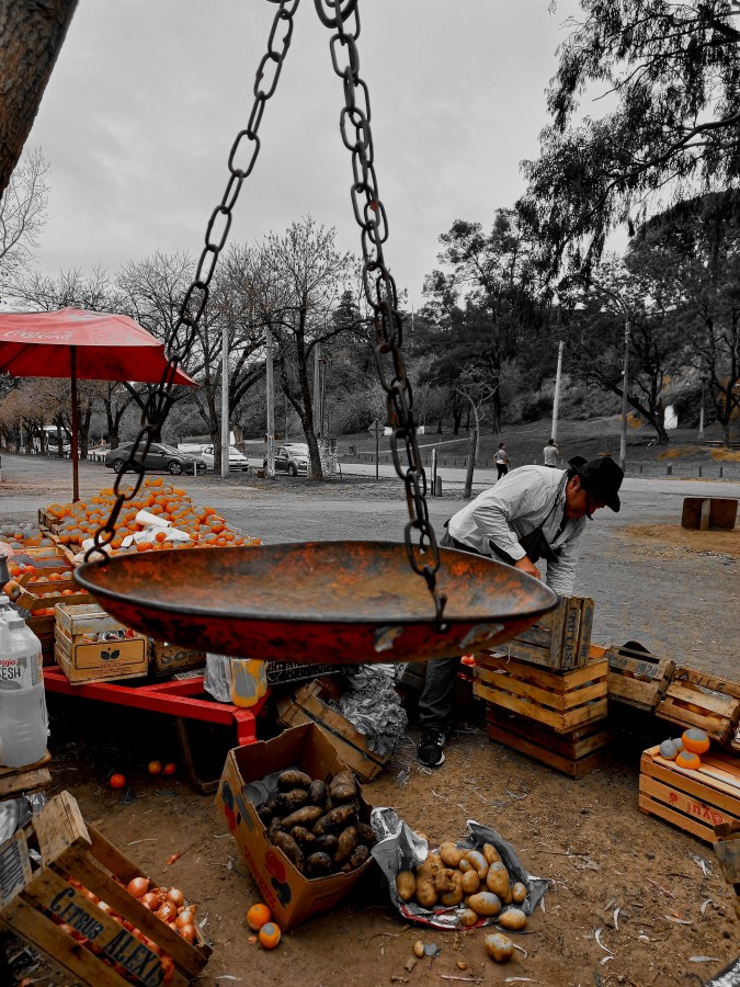 "Vendedor de naranjas" de Hugo Carballo (oxido)