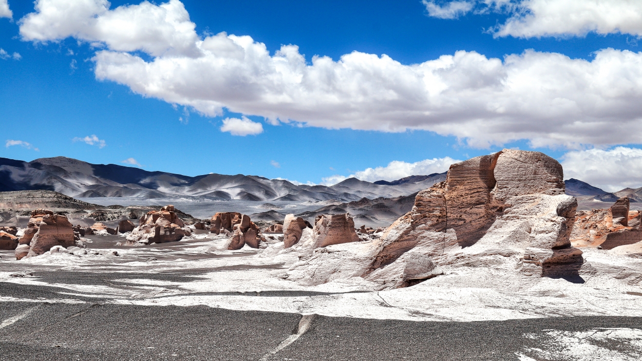 "Pumice fields" de Juan Carlos Barilari