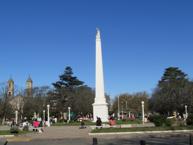 "En la Plaza" de Miguel Angel Palermo