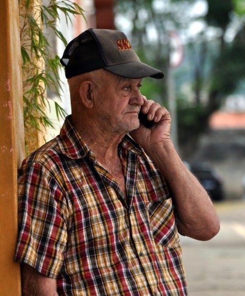 "Ao virar uma esquina....on line e....fv.ler" de Decio Badari