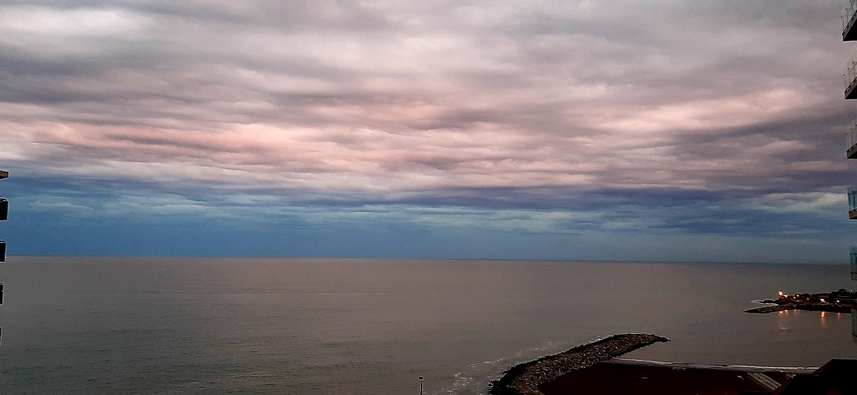 "Cielos, el de hoy." de Juan Carlos Viegas