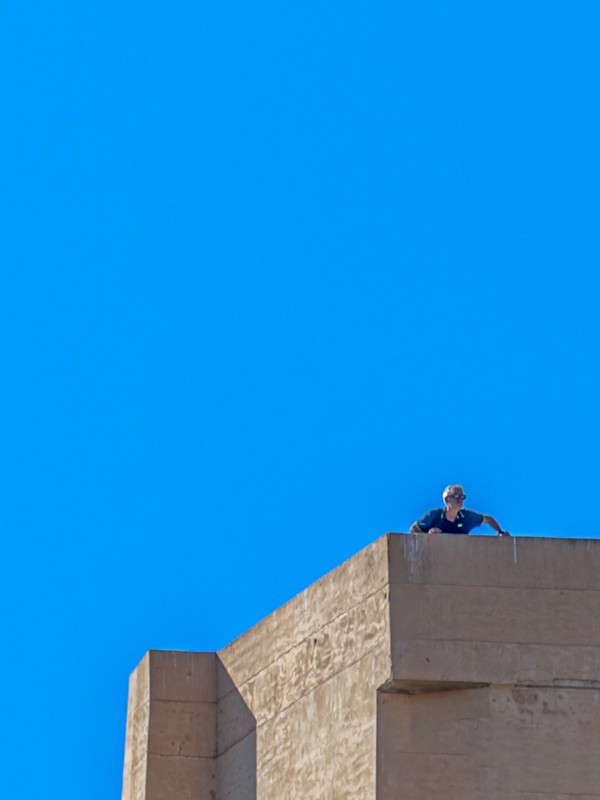 "Escudriando el horizonte" de Abel Puche Alifa