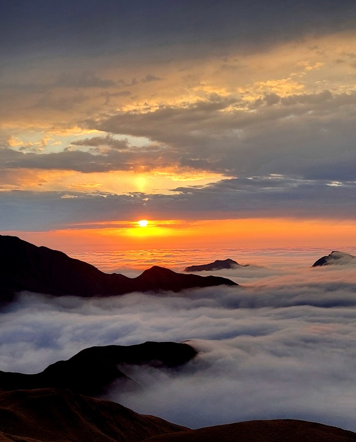 "Amanecer en el mar de nubes" de Carina Gironde