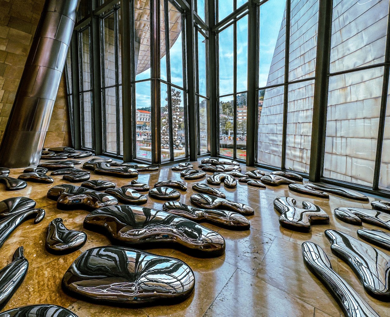 "Museo Guggenheim Bilbao por Dentro" de Luis Alberto Bellini