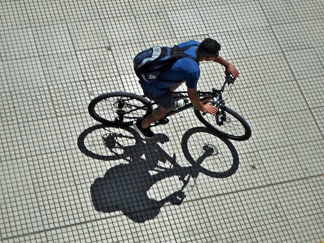 "Bicicleteando" de Americo Rosa Pombinho