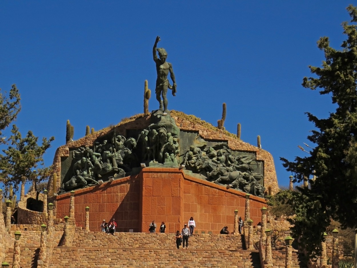 "`Monumento Nac. a los Hroes de la Independencia`" de Iris Elizabeth Scotto