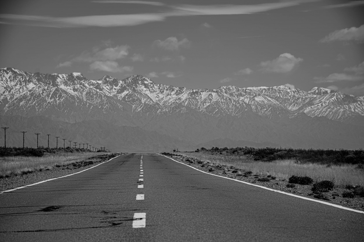 "Ruta hacia la cordillera" de Daniel Oliveros