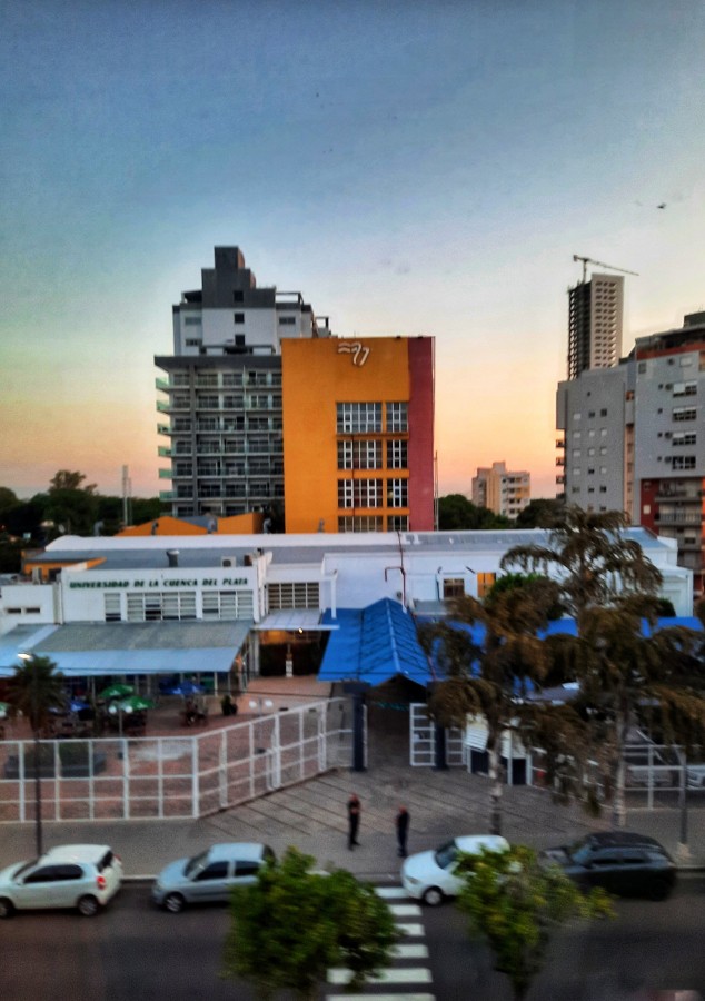 "Arquitectura al bajar del puente" de Ana Piris