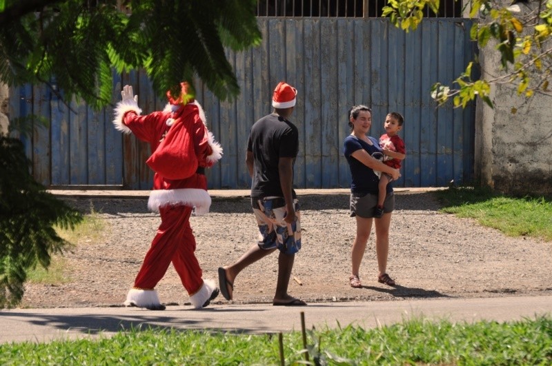 "Voluntrios na periferia, alegria chegando.....ler" de Decio Badari