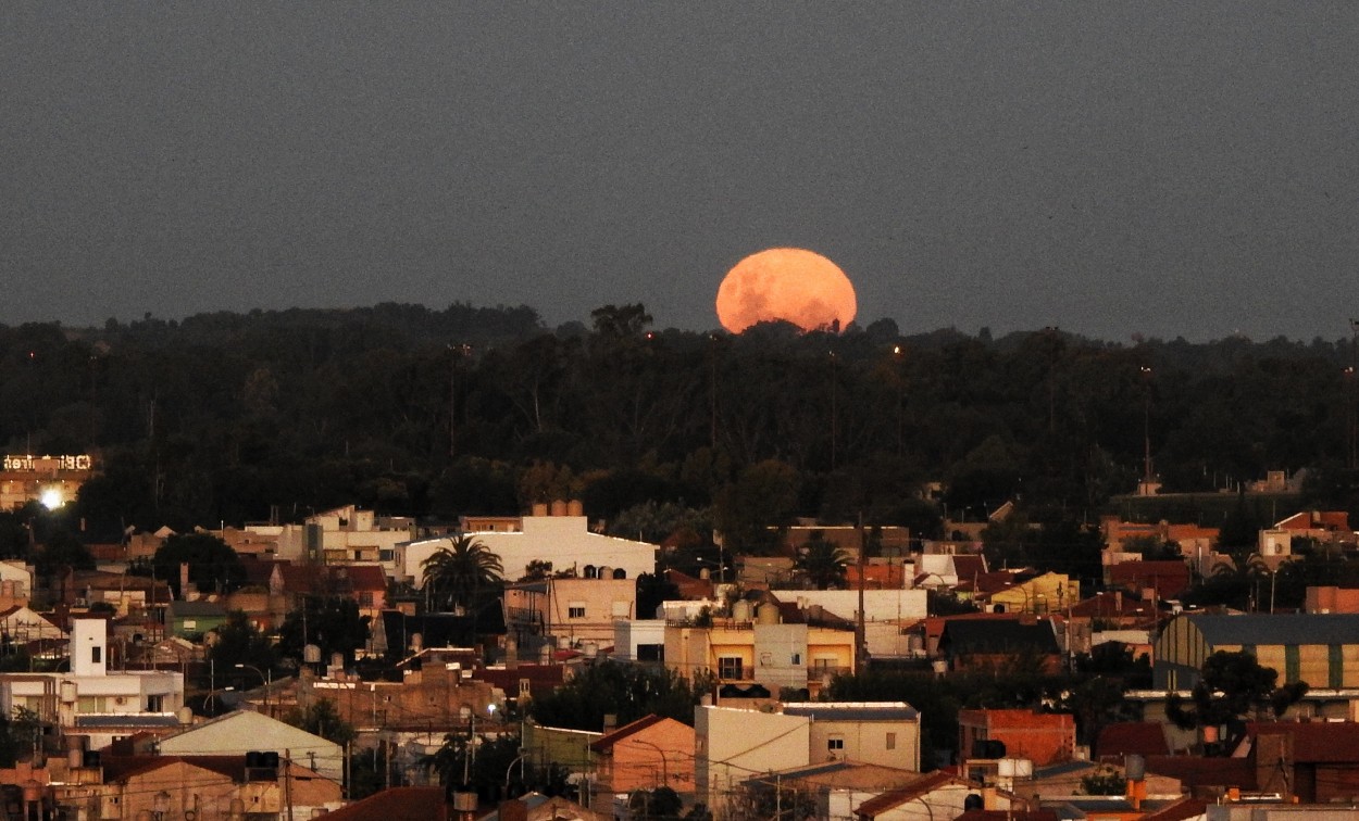 "Luna llena desde Olavarra..." de Marcelo Di Marco