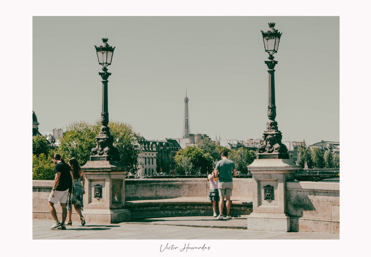 "Desde lejos." de Victor Houvardas