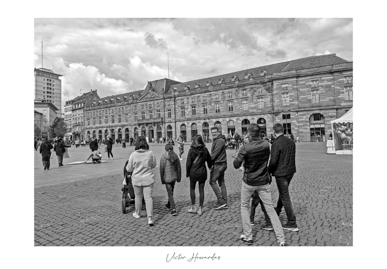 "Caminata por Francia" de Victor Houvardas