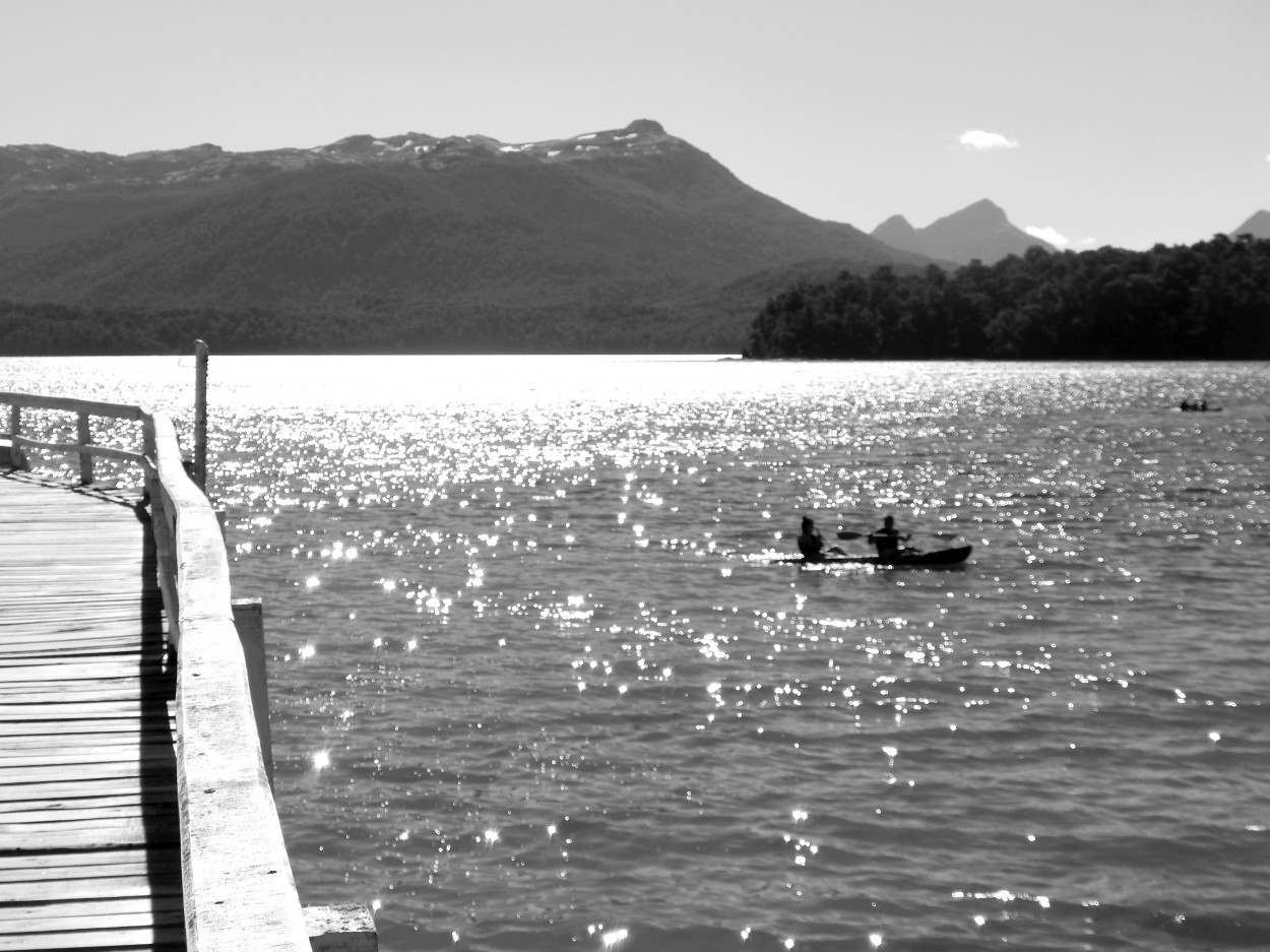 "Brillos en ByN en otro lago" de Jos Luis Mansur