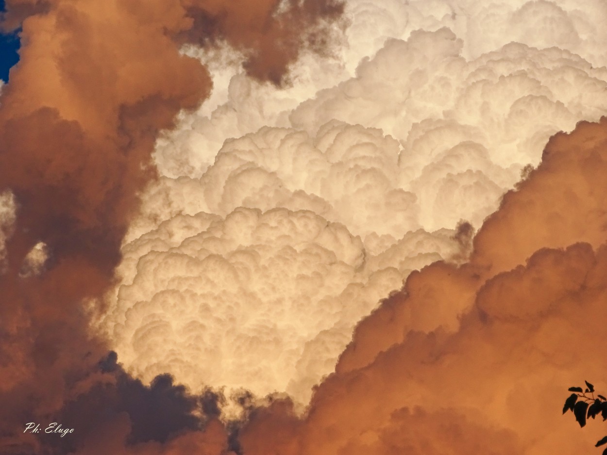 "Una avalancha...de nubes !!!" de Hugo Kolmann