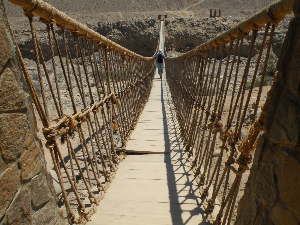 "el puente infinito" de Lidia Gonzalez