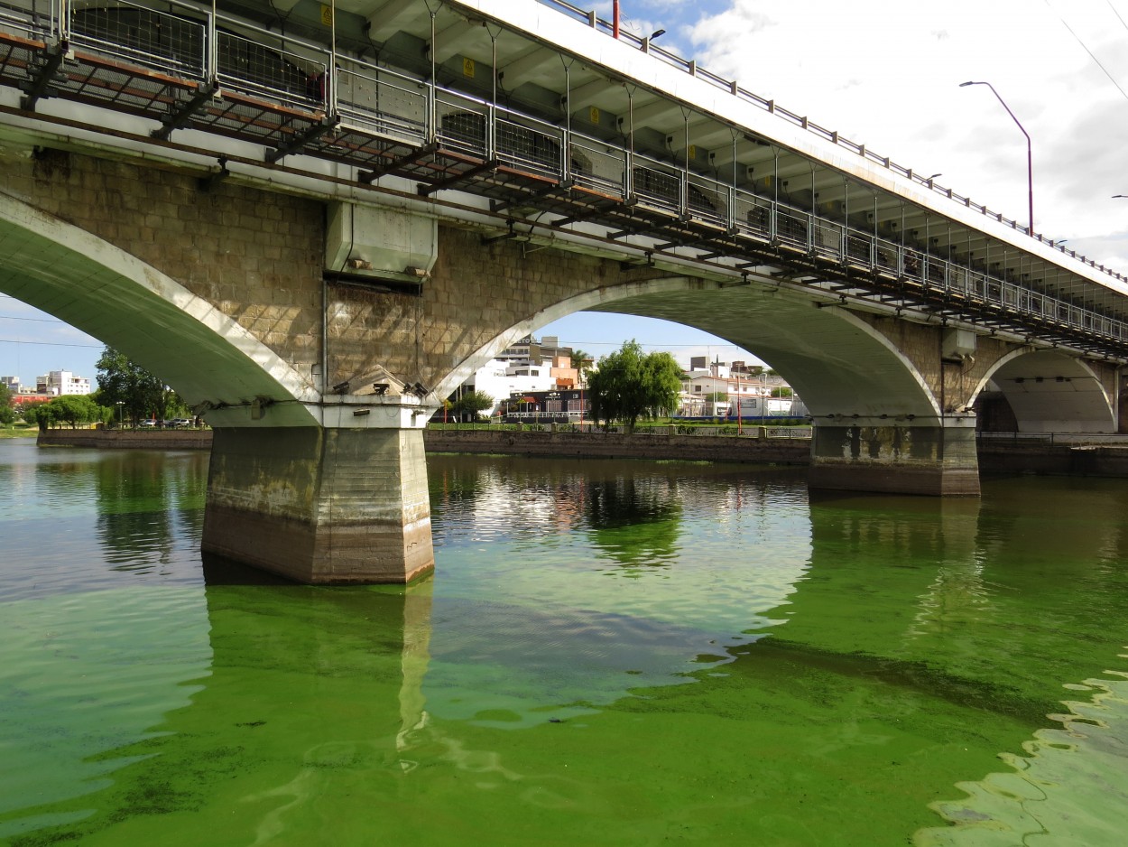 "`Puente del Lago San Roque`" de Iris Elizabeth Scotto