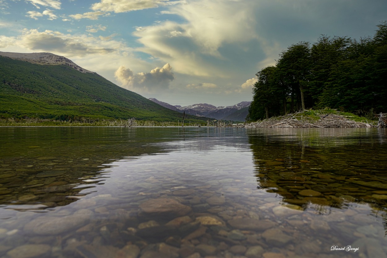 "La belleza del lago Fagnano/Tiertra del Fuego" de Alberto Daniel Gangi