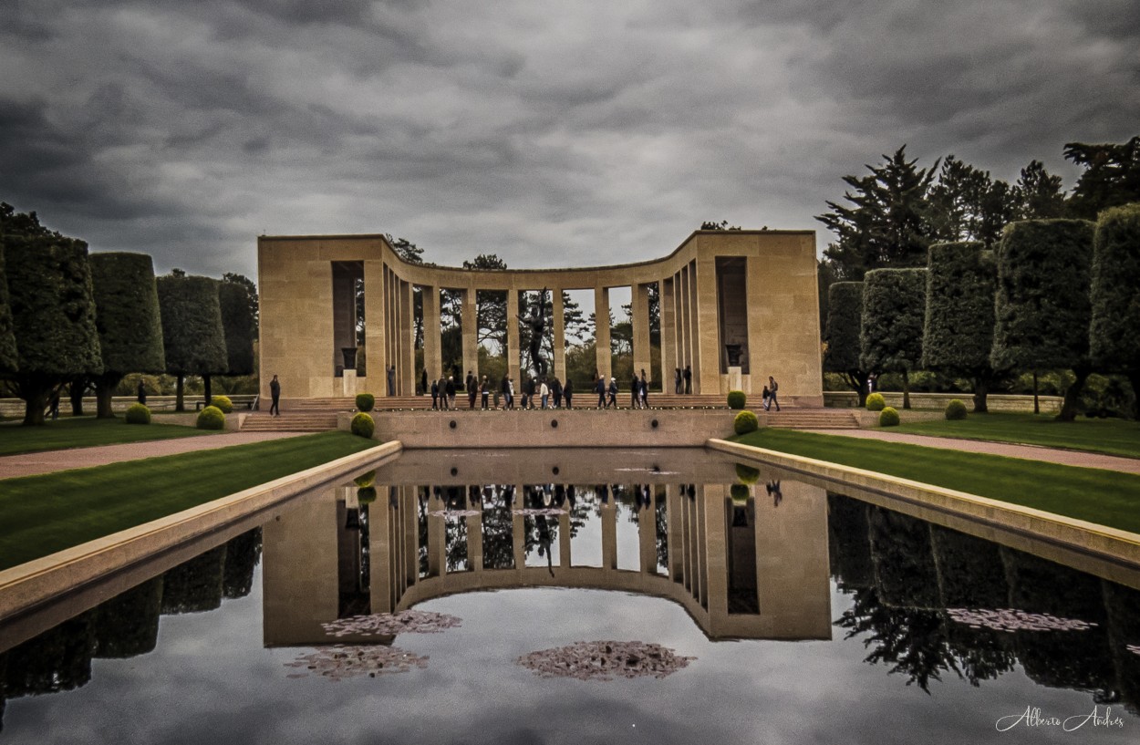 "El mausoleo" de Alberto Andrs Melo