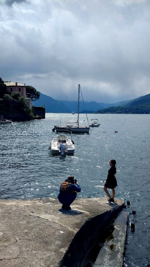 "La foto en el Lago di Como" de Jos Luis Mansur