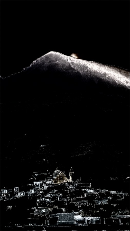 "Coronados por el Volcn en erupcin..." de Mara Ins Hempe