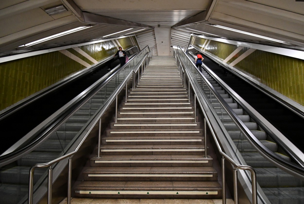 "Escaleras del Metro" de Federico Grieco