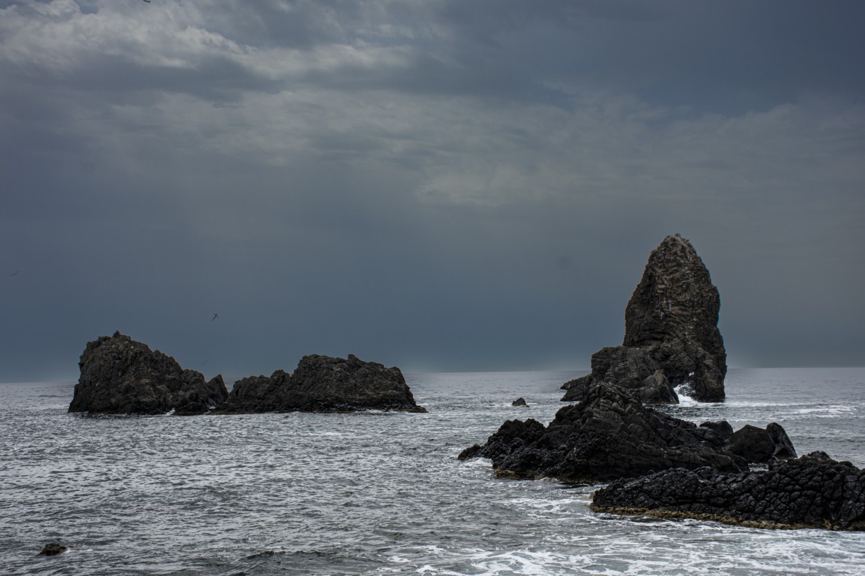 "Rocas Mar y Tormenta" de Daniel Oliveros