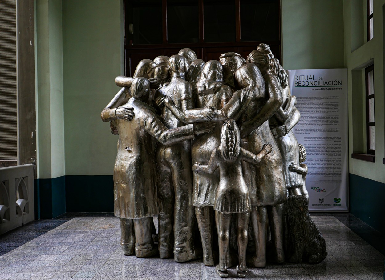 "Ritual de la Reconciliacion. Medellin Colombia" de Esteban Eberle