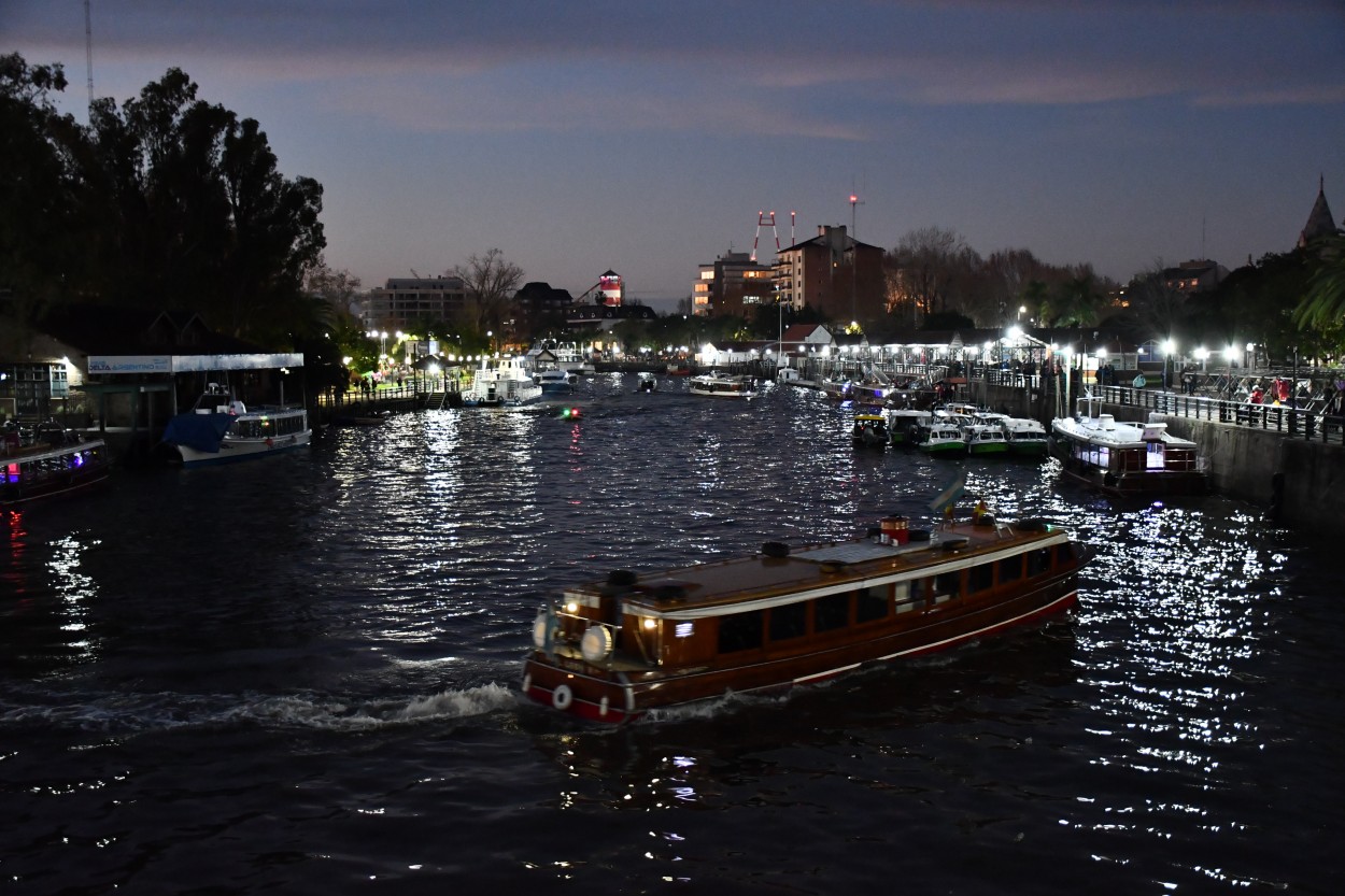 "Anochecer en el rio" de Jose Charles Mengeon