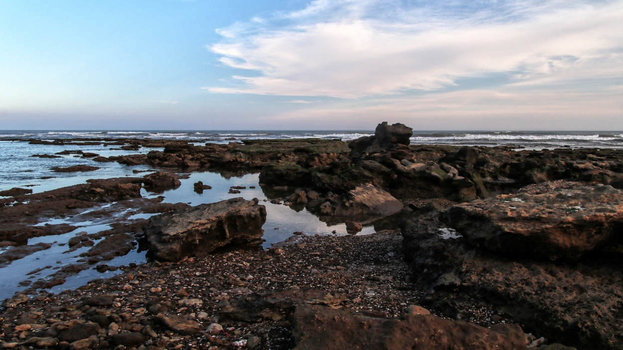 "Cae la tarde en Rocas Negras" de Juan Carlos Barilari