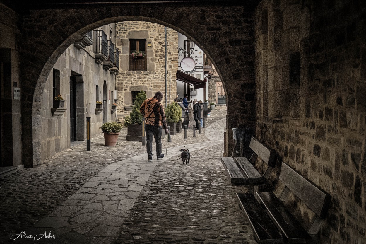 "El hombre y el perro" de Alberto Andrs Melo