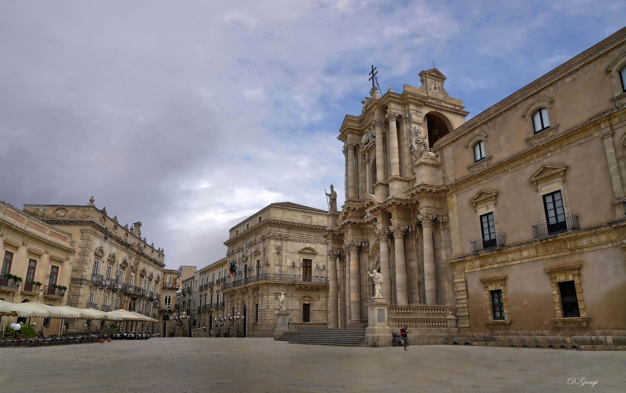 "Siracusa casi a solas..." de Alberto Daniel Gangi