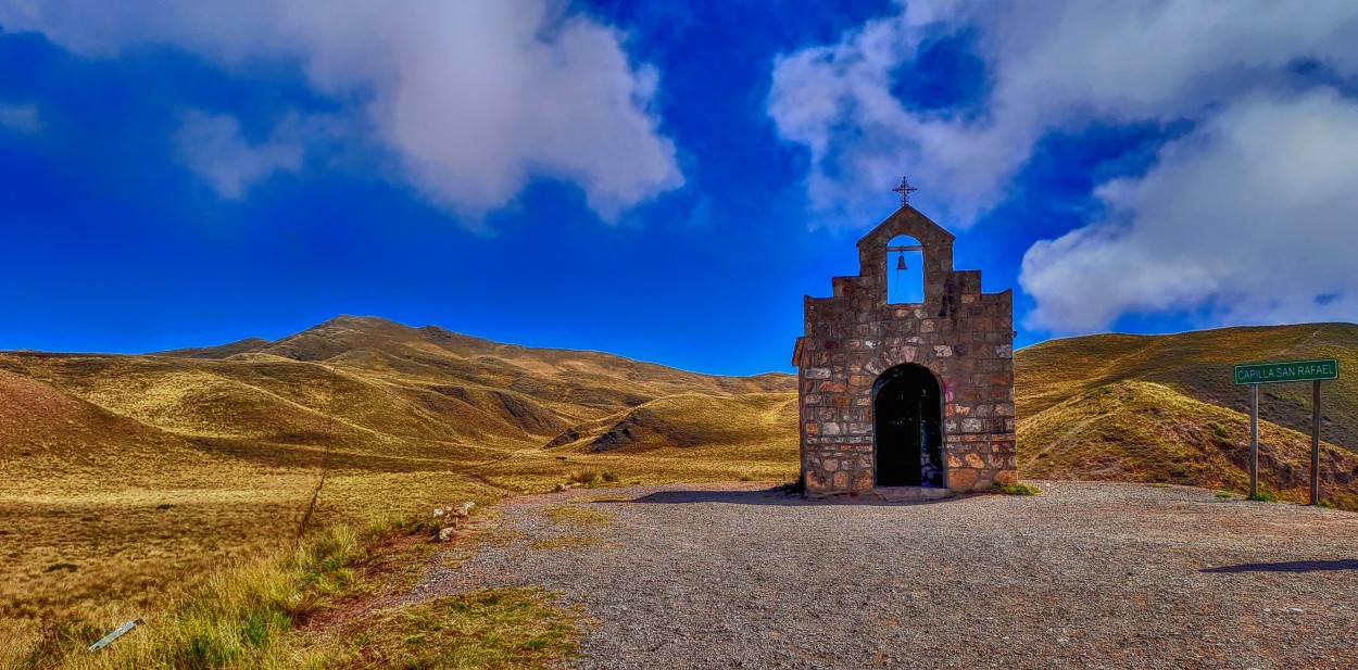 "capilla san rafael - cuesta de lipan 4000 snm" de Mario Edgardo Avila