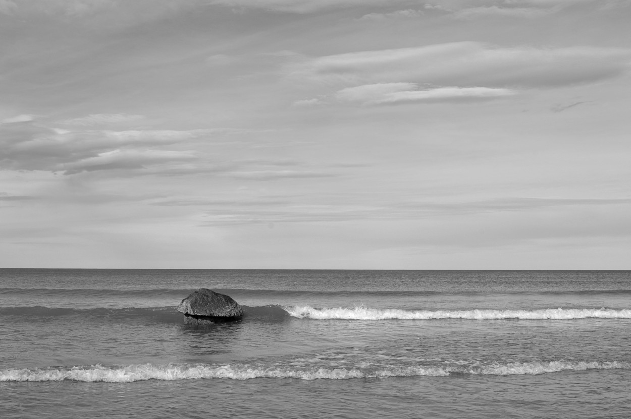 "la piedra en el mar" de Marcos Pedro Escudero