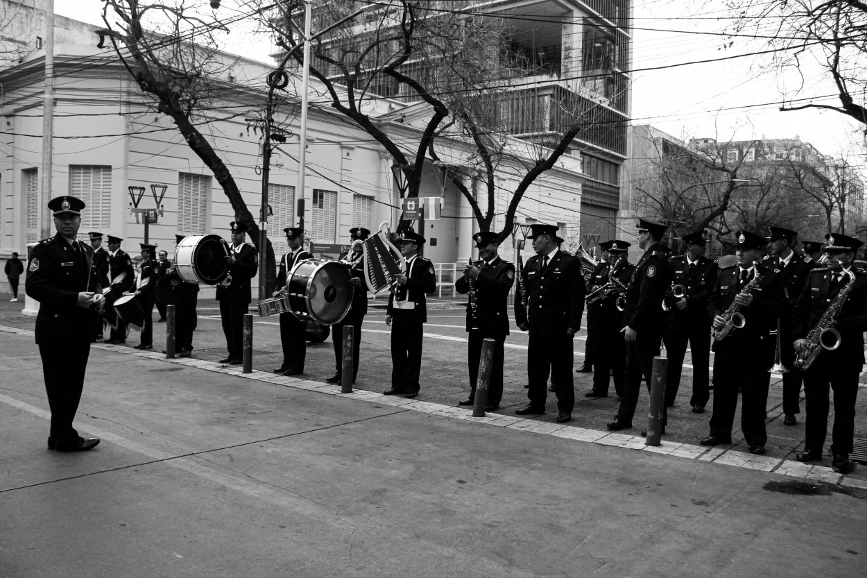 "BANDAAA POLICIA CIUDAD DE MENDOZAAA!!!" de Maria Eugenia Cailly (euge)