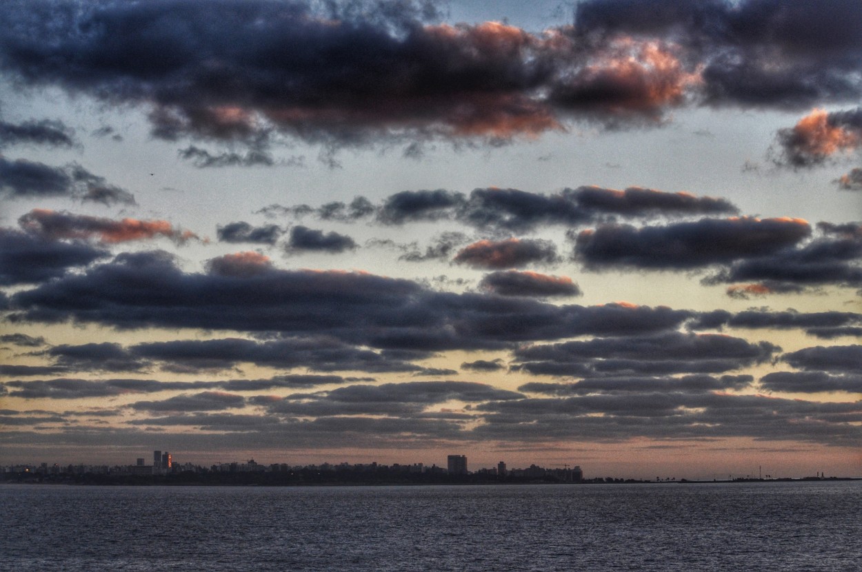 "Nubes negras..." de Maria Isabel Hempe